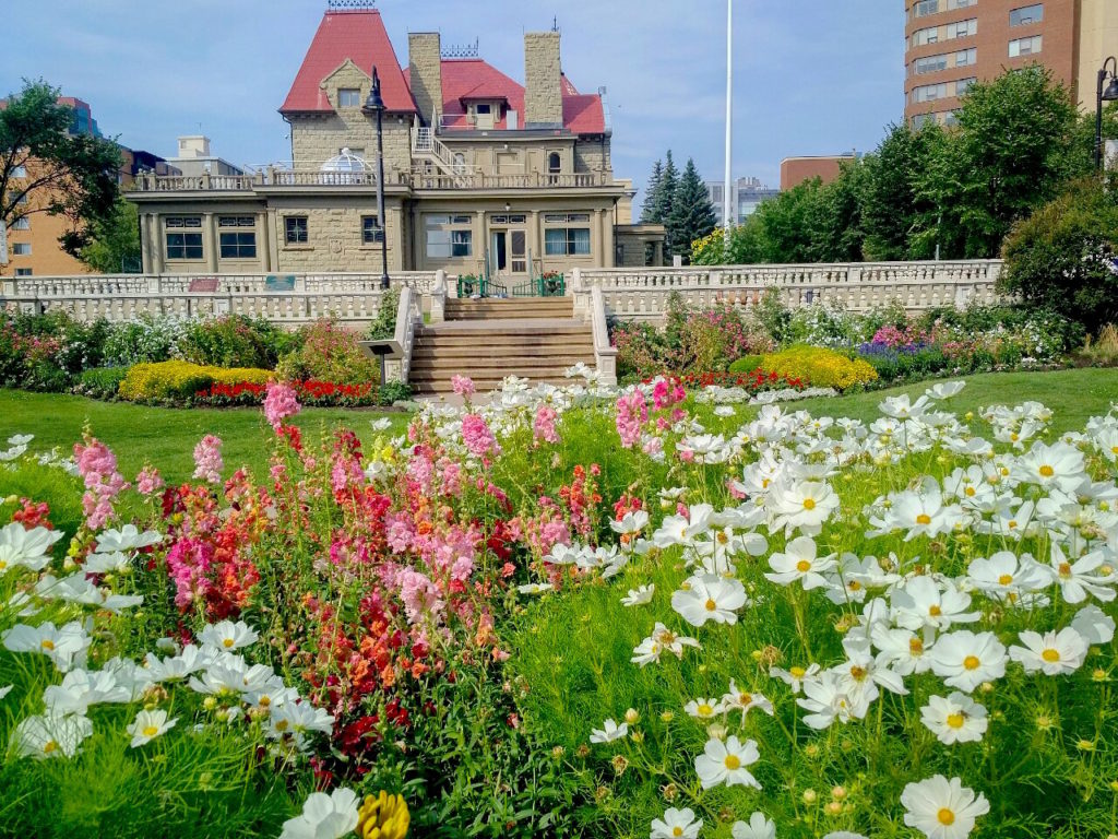 Lougheed House in the heart of downtown, enjoy a Calgary picnic
