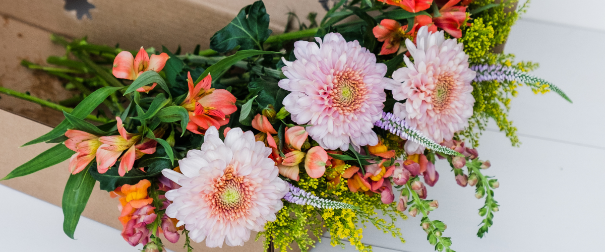 Get Fresh Flowers Delivered Monthly with Bear's Blooms datenight